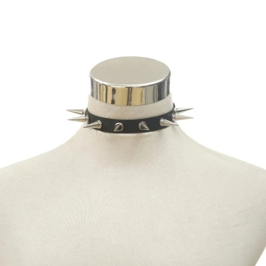 Collier BDSM cuir avec pique noir