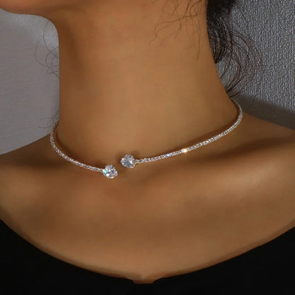 Collier Choker Ouvert Style Diamant – Élégance et Brillance