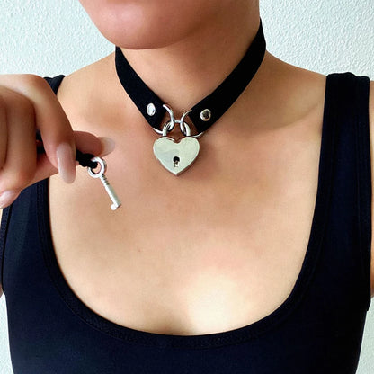 Choker BDSM avec Cadenas Coeur - Collier ras de cou cuir - Choker Love